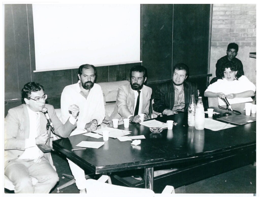 Hésio Cordeiro, Sebastião Loureiro, Luiz Humberto, Eleutério Rodriguez Neto e Lúcia Souto no Seminário "Estratégias para a Reforma Sanitária", organizado pela Abrasco em 1987 | Acervo Radis/Ensp